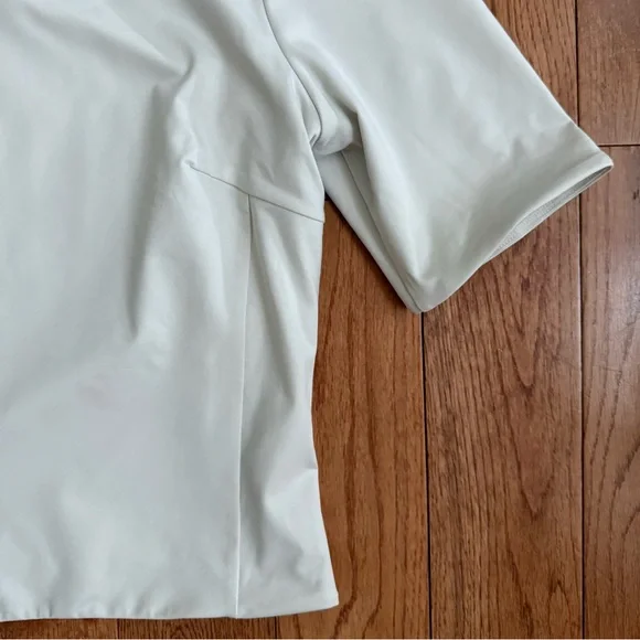 Lululemon NWT Tight-Fit Lined T-Shirt size M - Picture 2 of 10